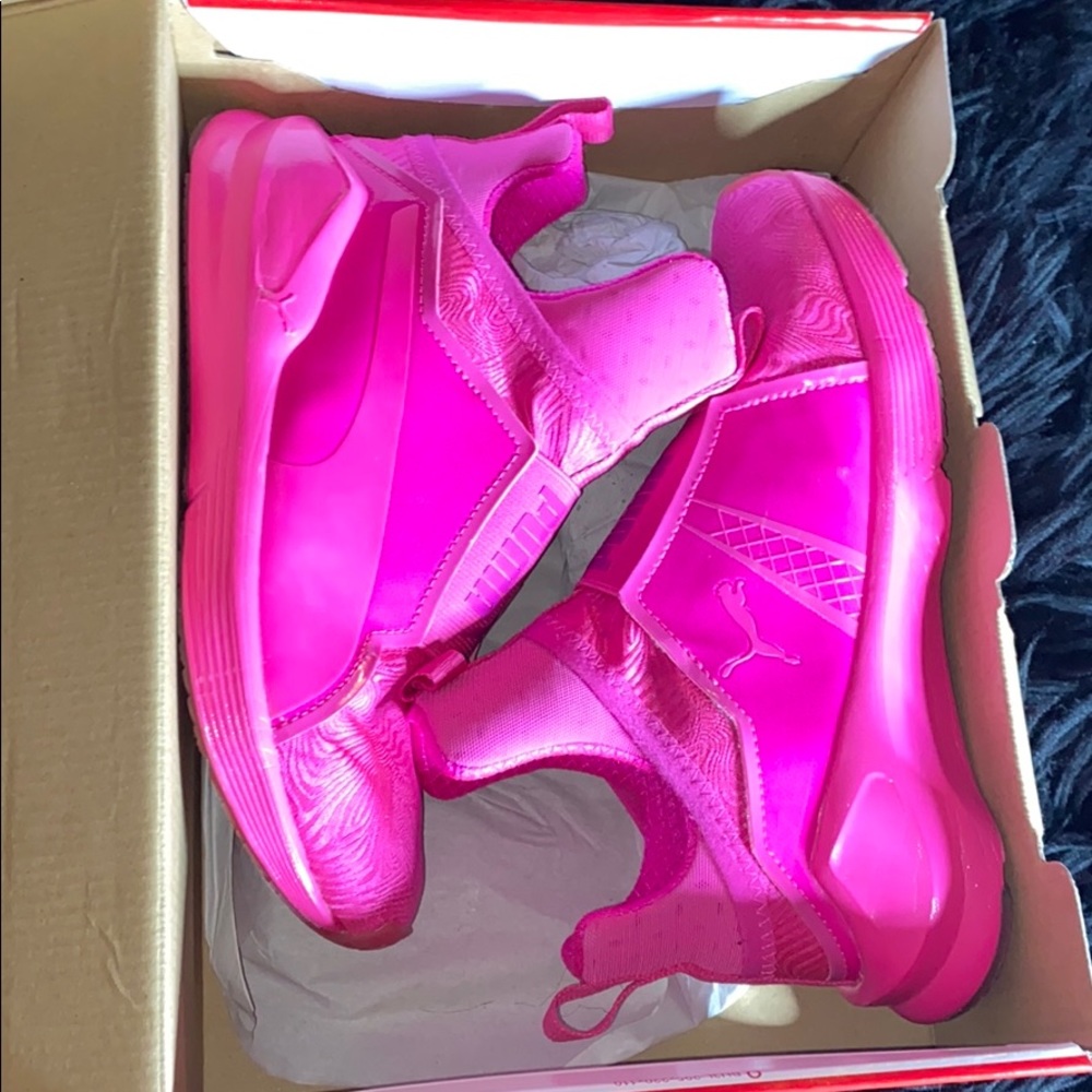 WOMENS PINK PUMA SHOE (NO INSOLE)